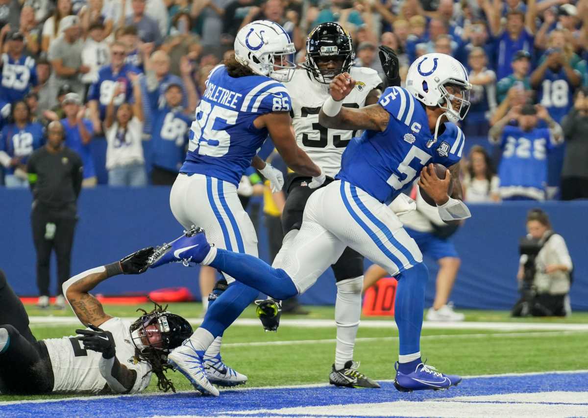 Anthony Richardson runs into the endzone past a Jaguars defender