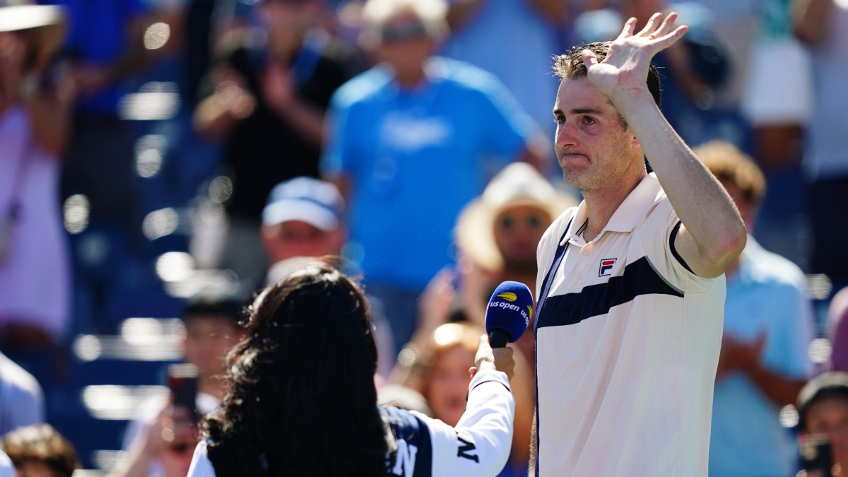 John Isner addresses the crowd after his final U.S. Open appearance.