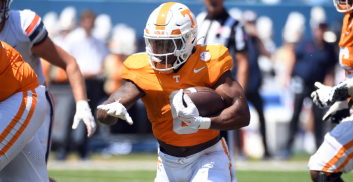 Tennessee Volunteers running back Jaylen Wright runs with the ball during a college football game in the SEC.