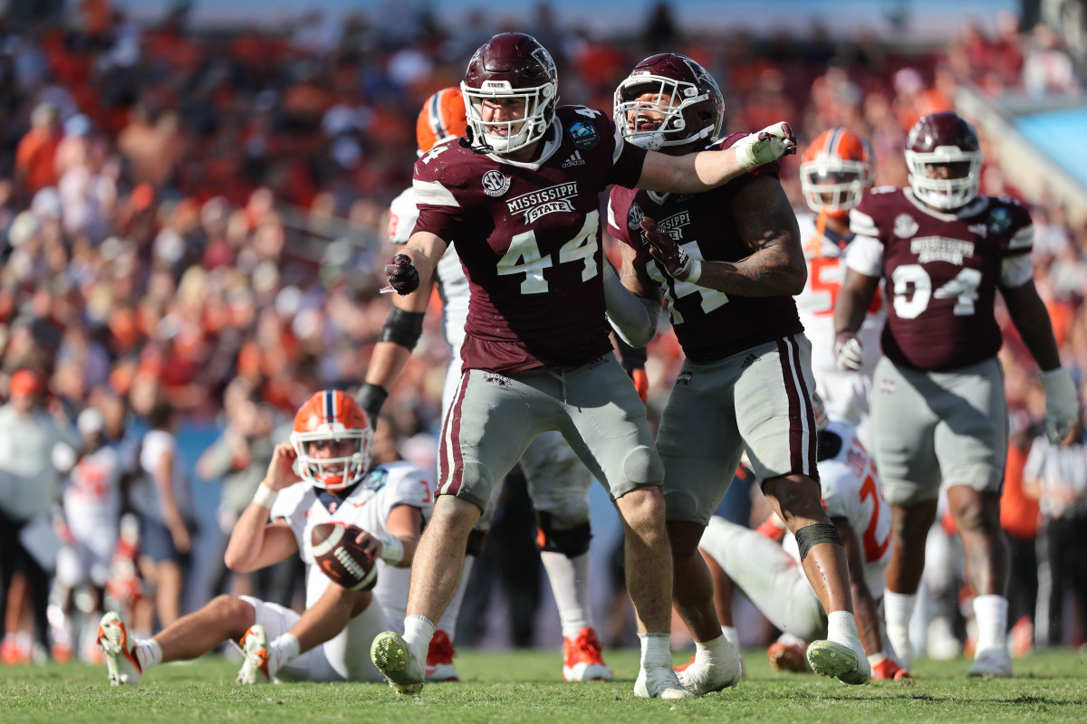 Mississippi State football LB Jett Johnson named SEC Defensive Player