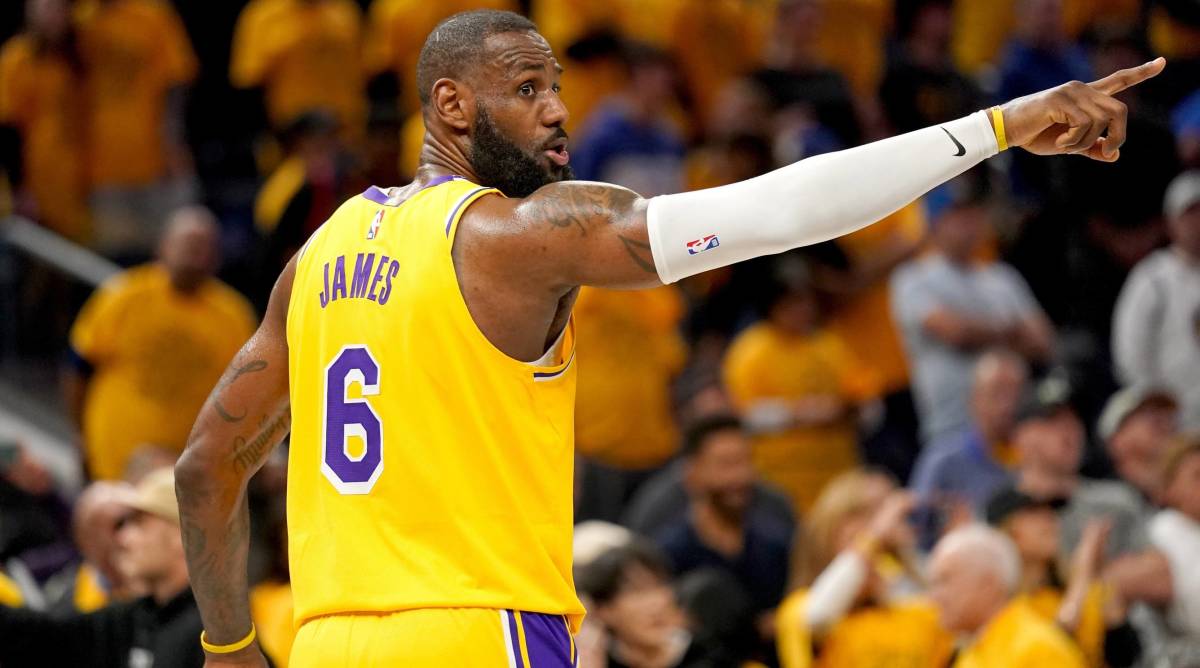 Lakers forward LeBron James points out a play in a game.