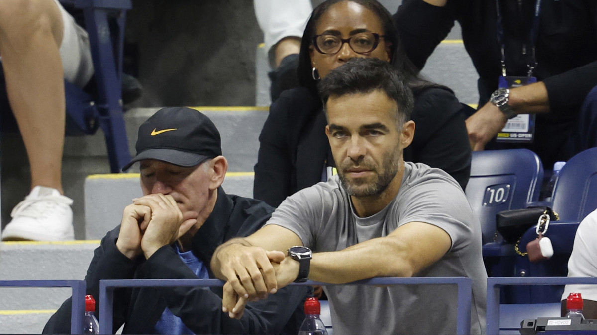 Brad Gilbert (L), coach for Coco Gauff reacts during U.S. Open.