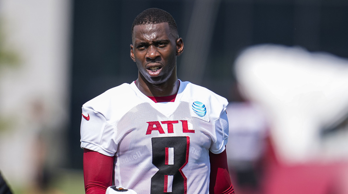 Falcons tight end Kyle Pitts (8) on the field during training camp at IBM Performance Field.