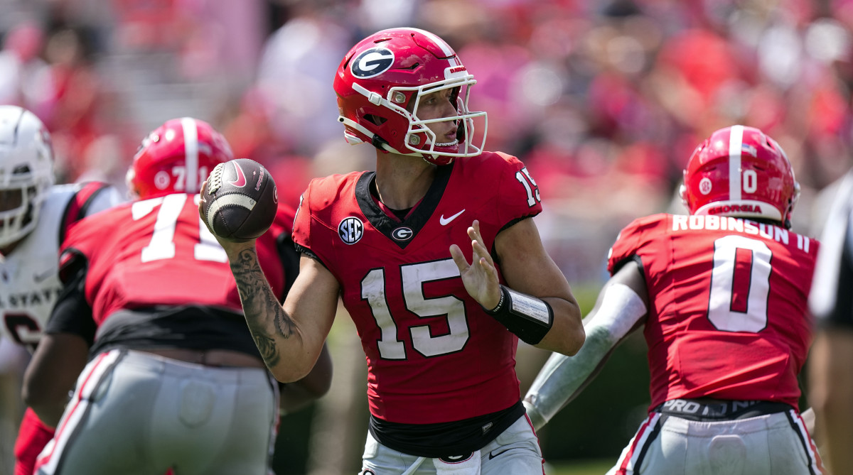 Georgia quarterback Carson Beck looks for an open reciever against Ball State.