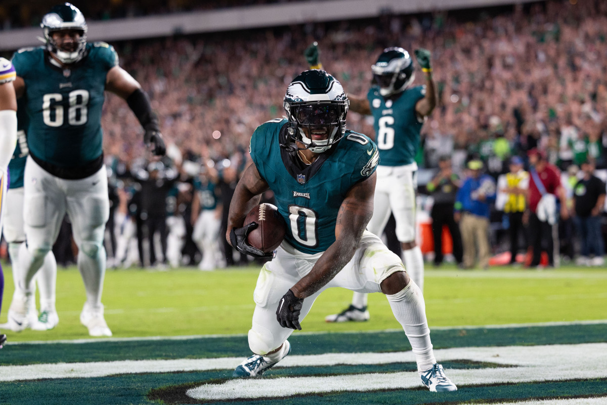 Philadelphia Eagles RB D’Andre Swift celebrates a touchdown in Week 2.