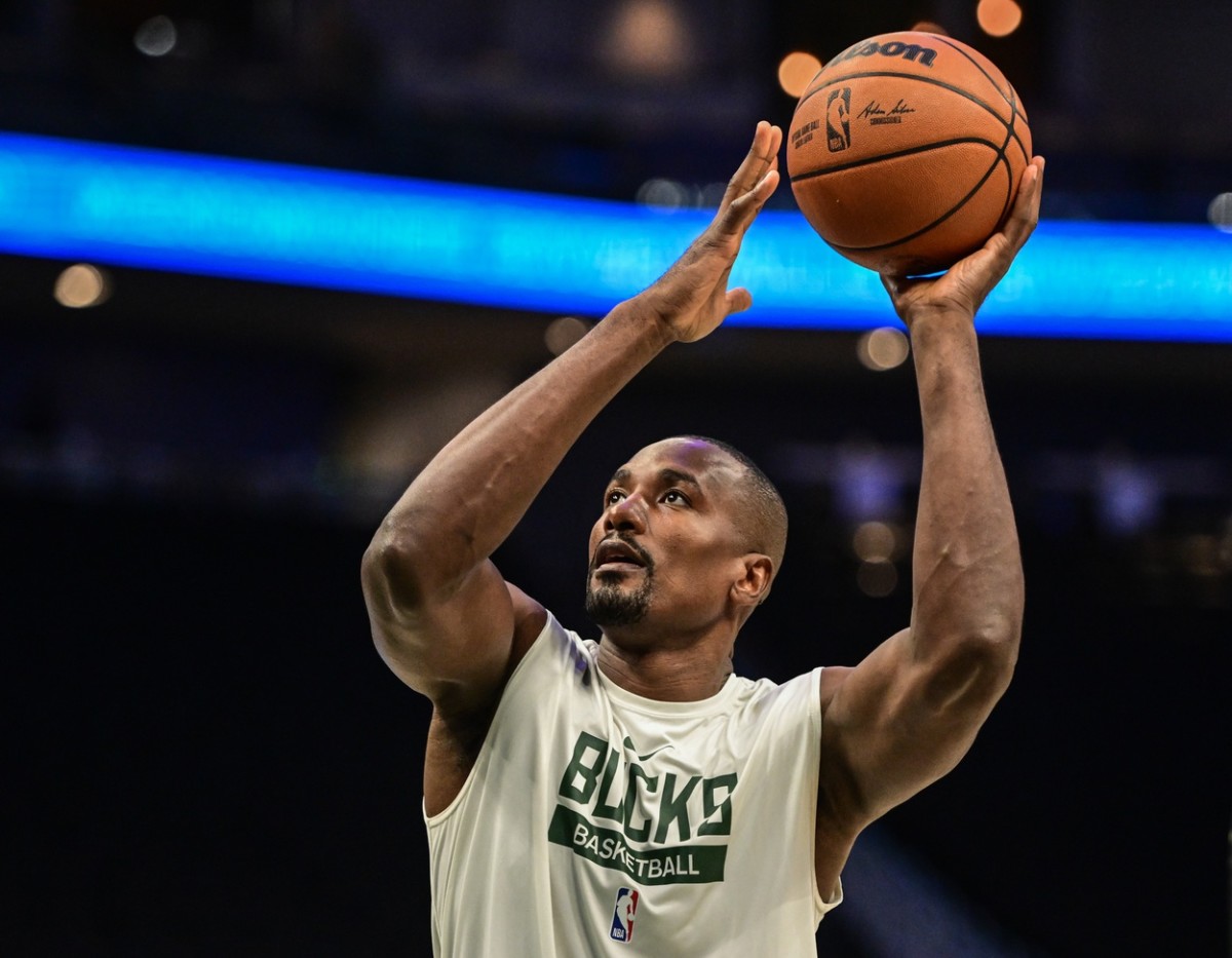 Milwaukee Bucks center Serge Ibaka (25) warms up before a game against the Chicago Bulls