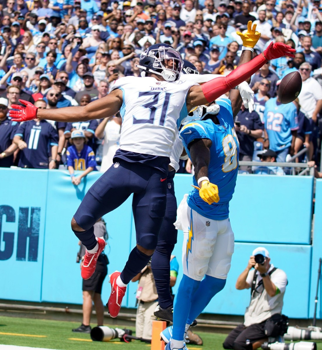 Kevin Byard (31) breaks up a pass in the end zone intended for Los Angeles Chargers wide receiver Mike Williams (81).