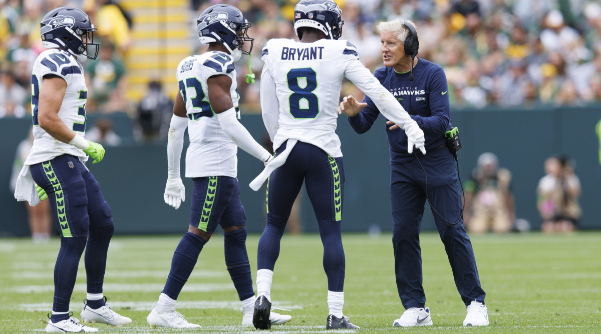 Pete Carroll talks to Seattle players