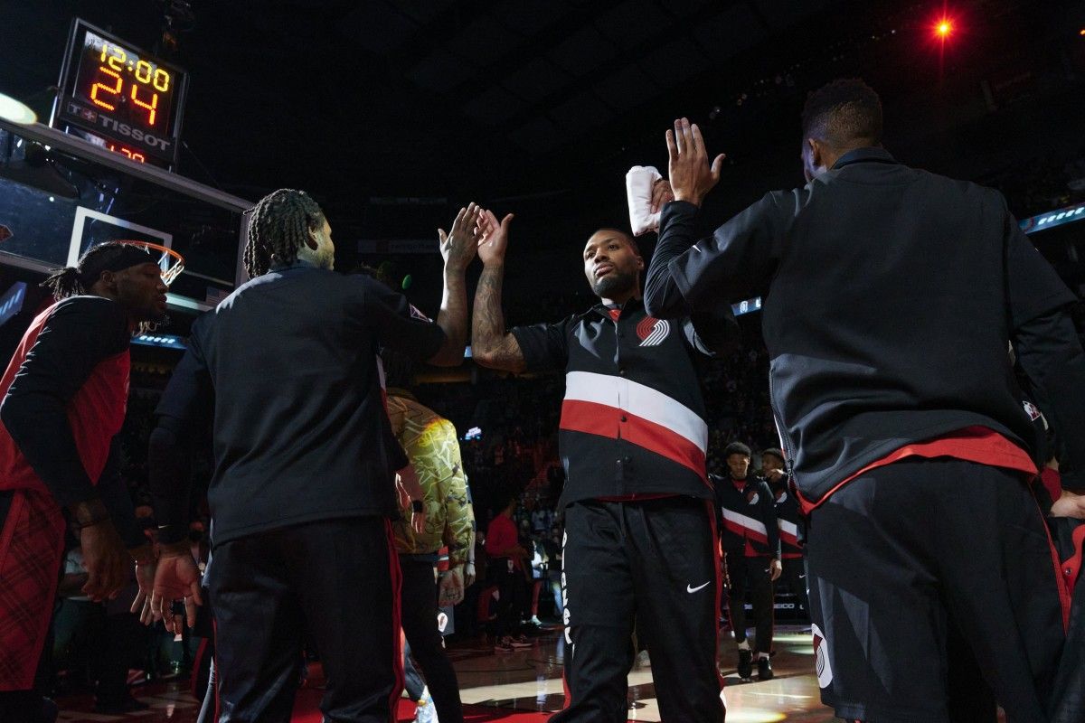 Portland Trail Blazers guard Damian Lillard getting ready for a matchup against the 76ers.