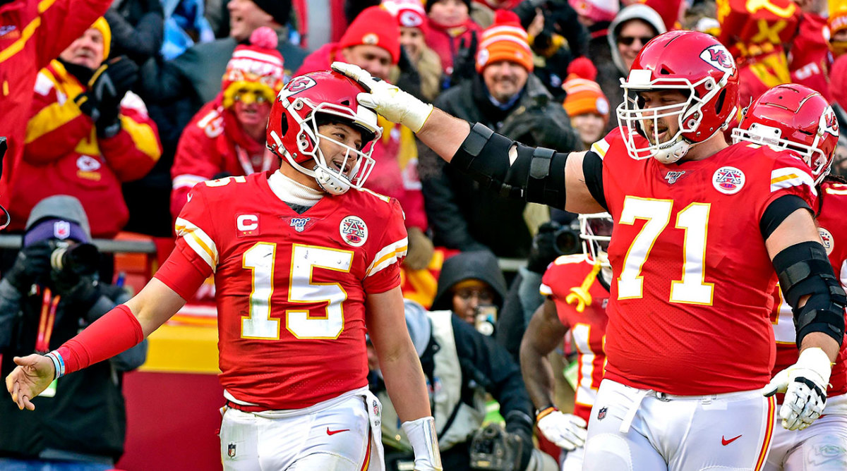 Mitch Schwartz celebrates with Patrick Mahomes