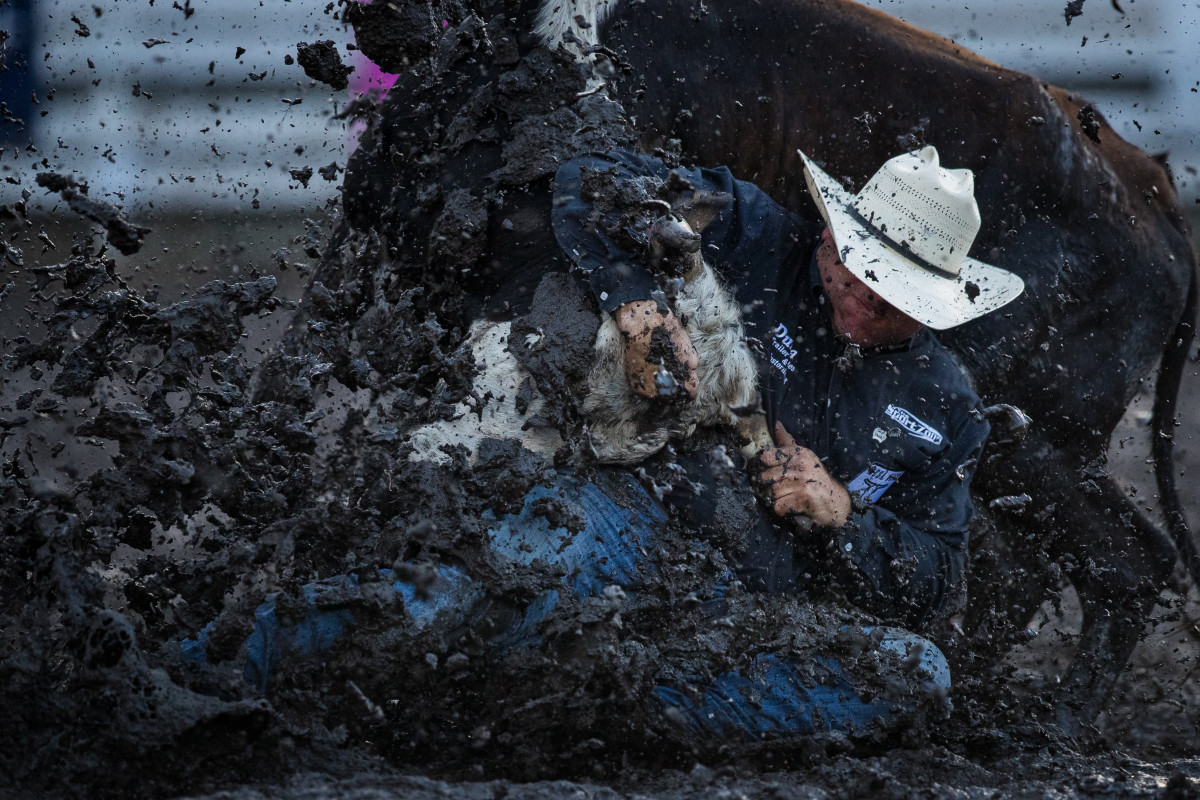 What Lies Ahead for Steer Wrestlers at Cinch Playoffs Governor's Cup ...