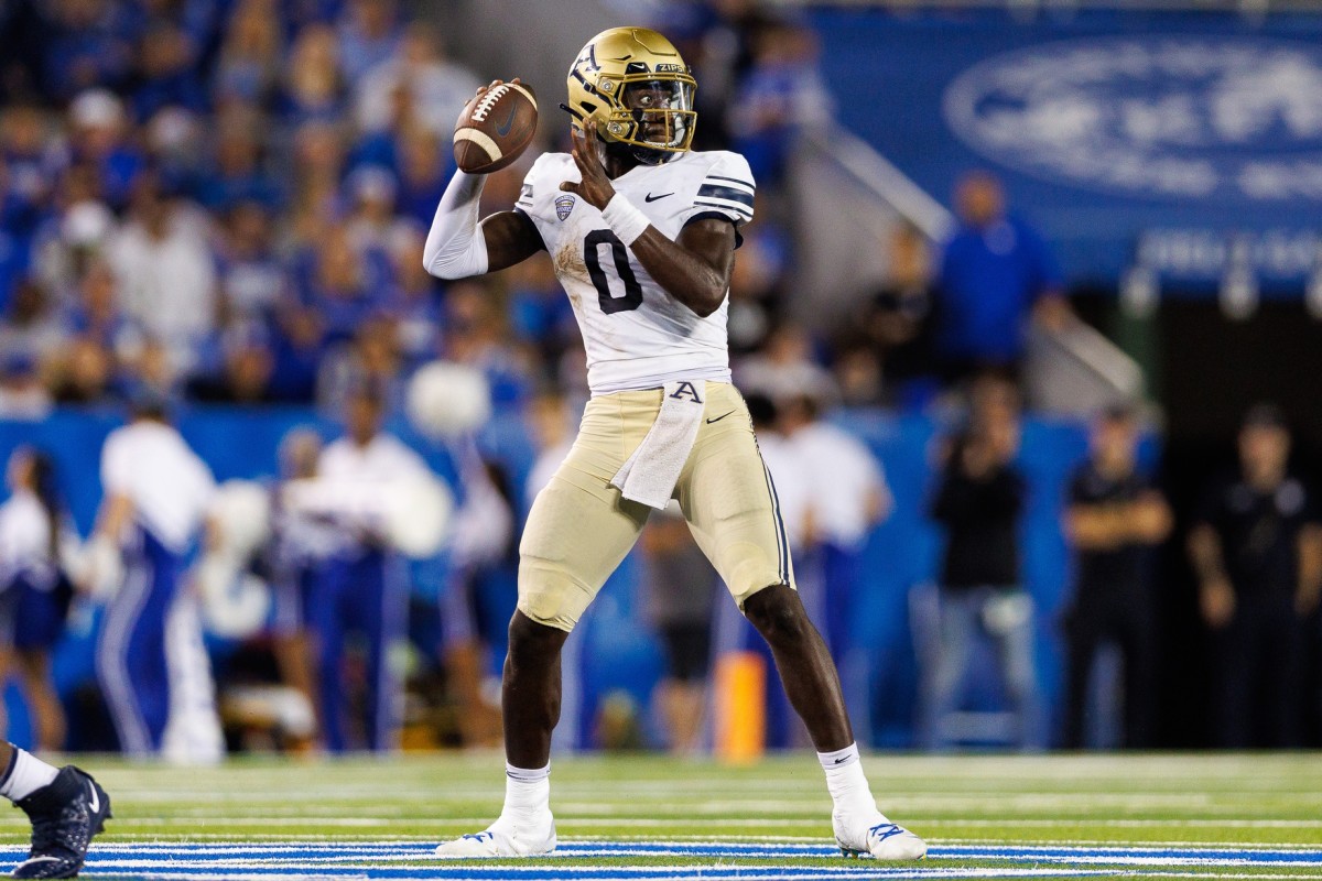 Demarcus Irons Jr. dropping back for a pass in Akron's Week 3 game against Kentucky. 