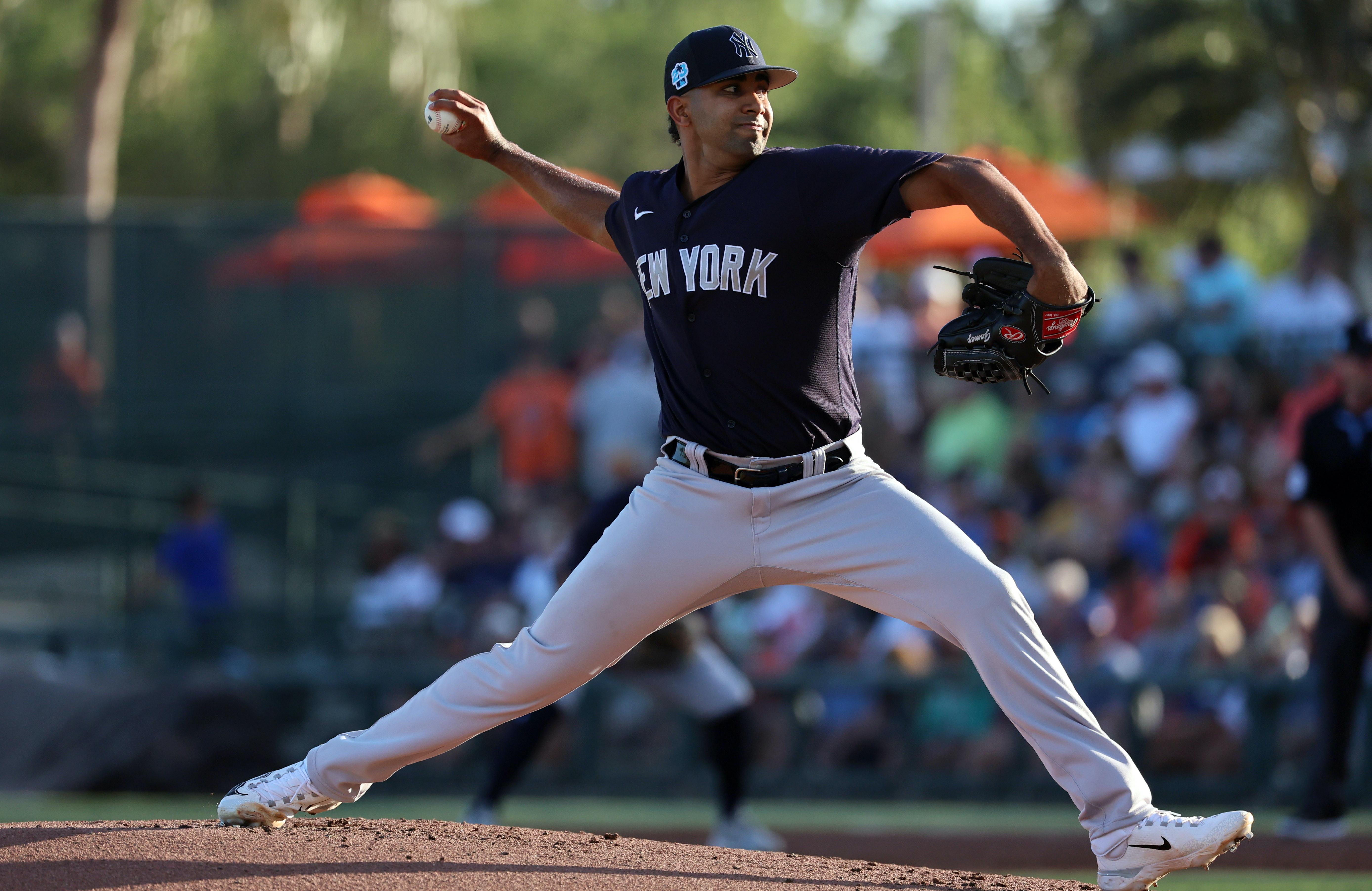 New York Yankees Call Up Pitching Prospect Yoendrys Gómez to Make