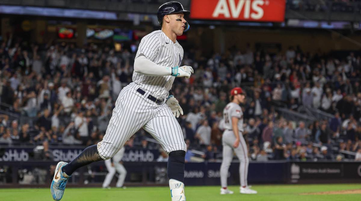 Yankees outfielder Aaron judge rounds the bases after hitting a home run in a game vs. the Diamondbacks.
