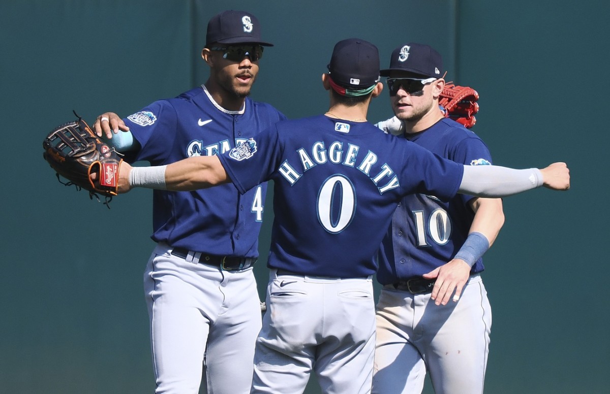 Texas Rangers Broadcasters Go Viral For Ripping Seattle Mariners' Uniforms  - Fastball