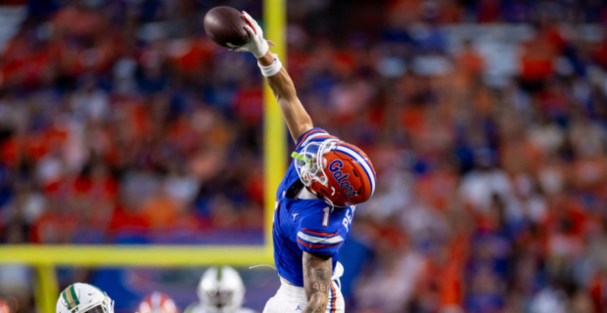 Florida Gators wide receiver Ricky Pearsall makes a one-handed catch in a college football game in the SEC.