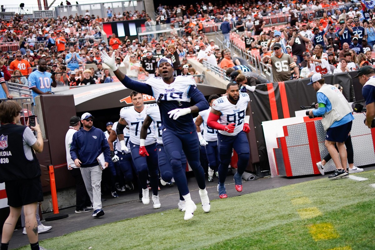 Tennessee Titans linebacker Arden Key (49) takes the field to face the Cleveland Browns in Cleveland, Ohio. 