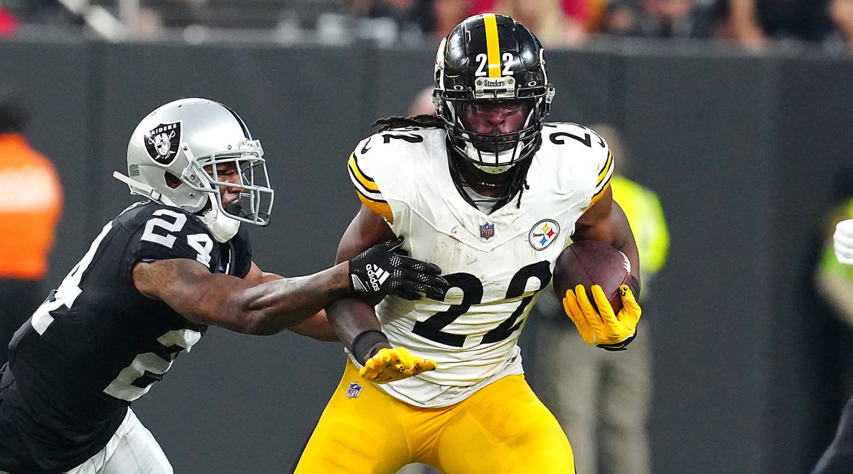 Steelers running back Najee Harris evades Raiders cornerback Marcus Peters