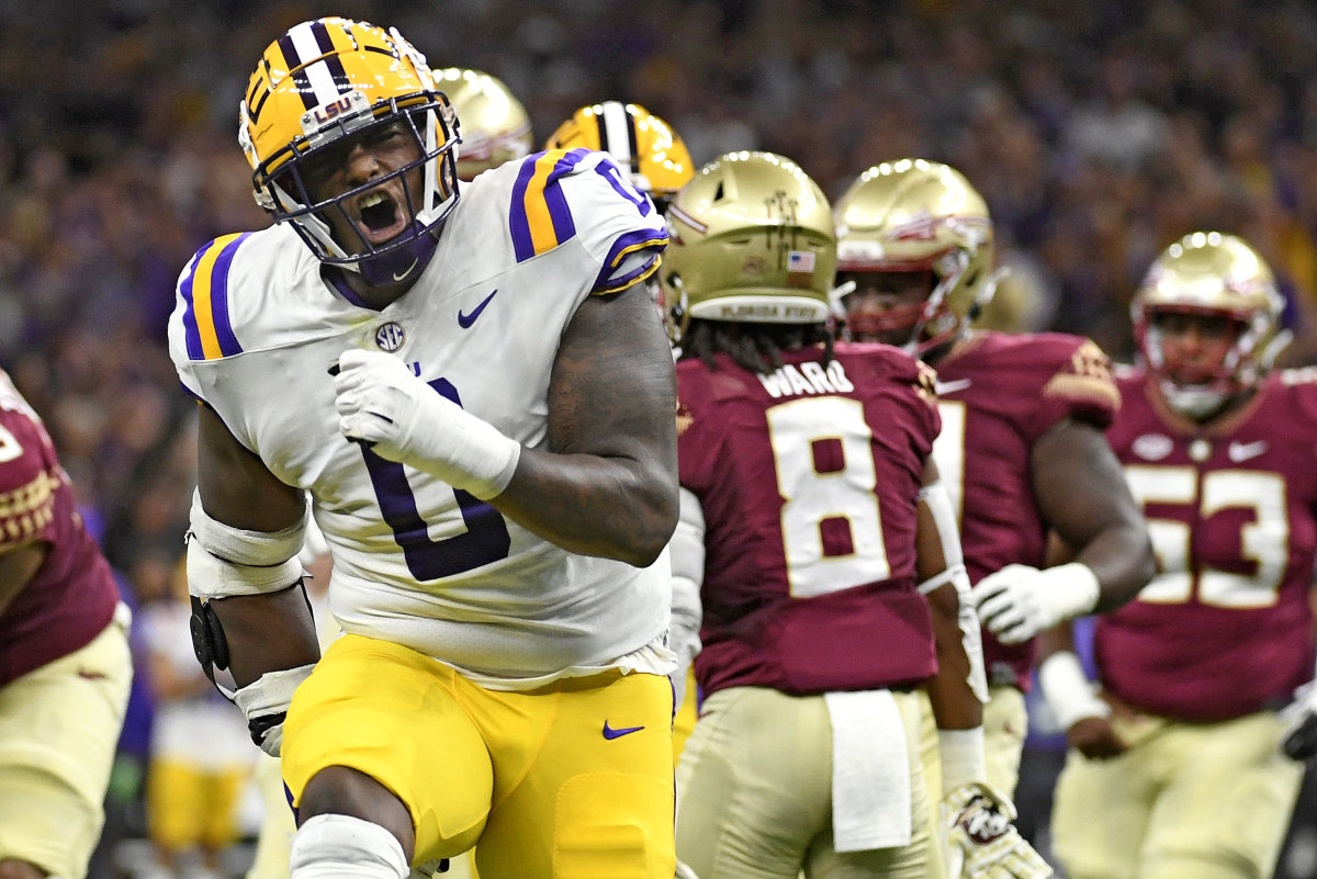 Louisiana State Tigers defensive tackle Maason Smith yells in celebration