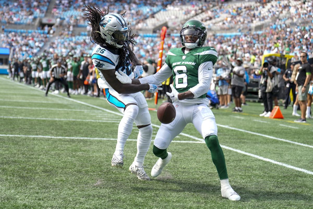 Jets' WR Mecole Hardman (6) in an NFL Preseason game against the Panthers