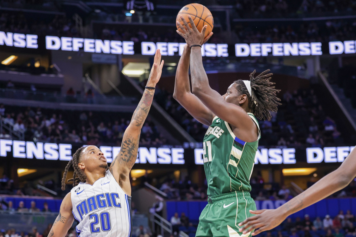 Milwaukee Bucks guard Jrue Holiday (21) shoots the ball against Orlando Magic guard Markelle Fultz (20) during the second half at Amway Center.