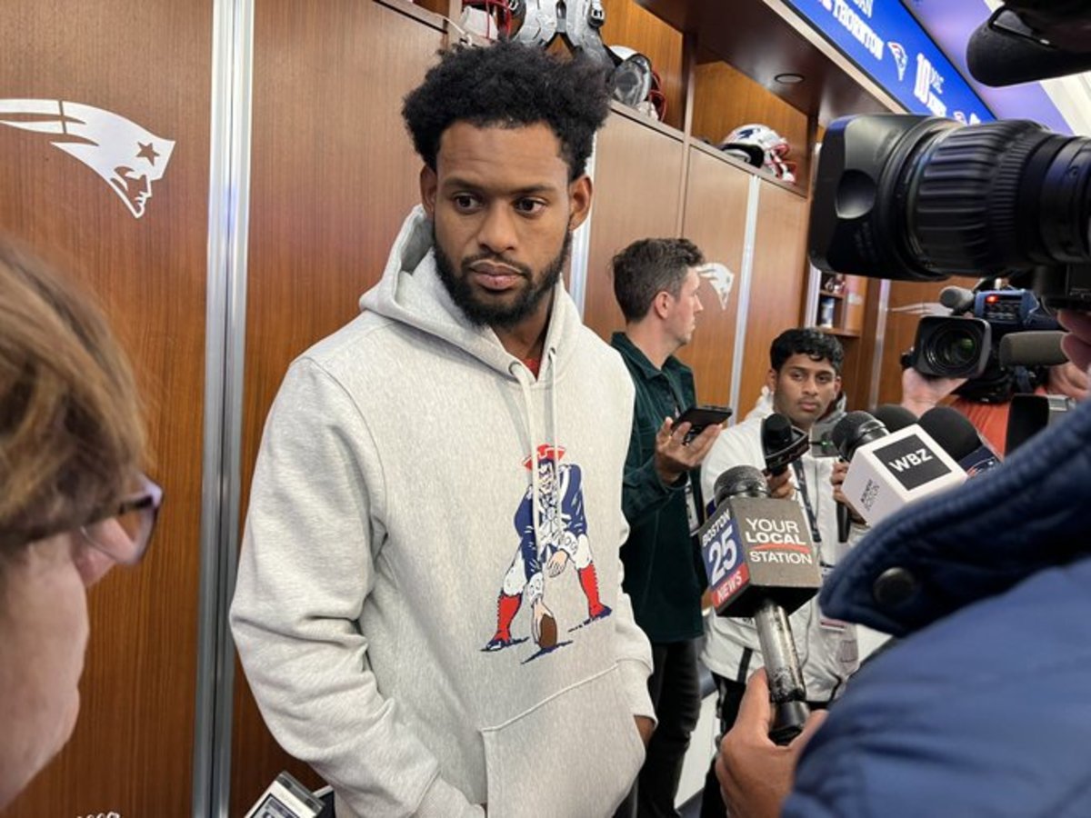JuJu Smith-Schuster wears a hoodie given to Patriots players by assistant coach Joe Judge.