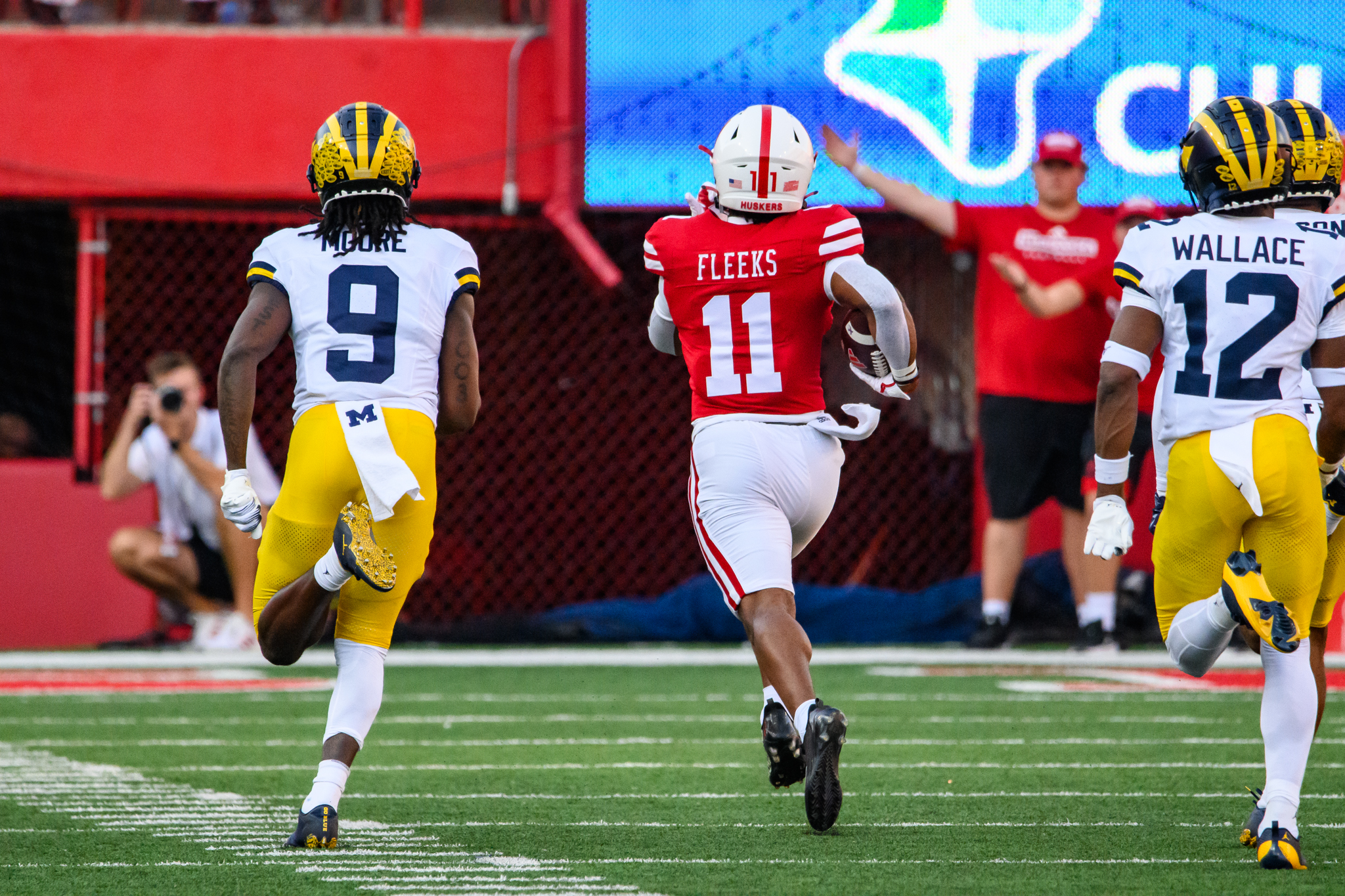 16_Joshua Fleeks_FB vs Michigan 0930