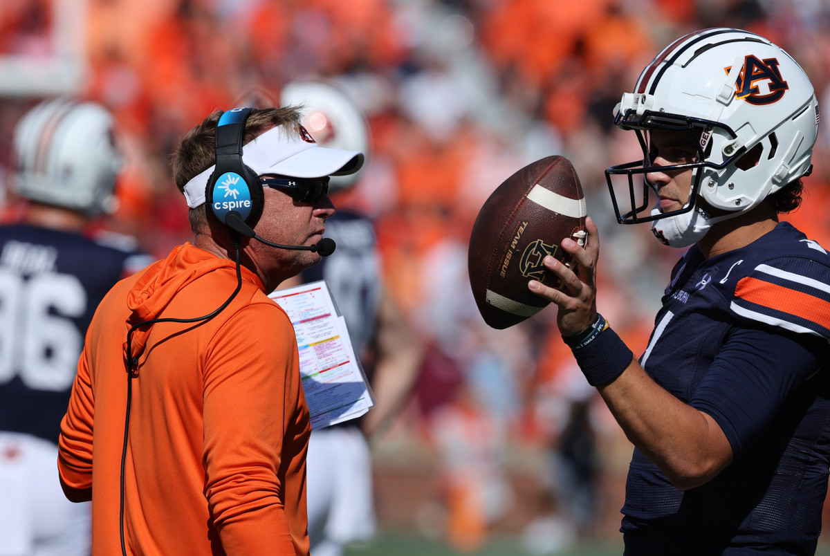Auburn Tigers HC Hugh Freeze with QB Payton Thorne during the loss to Georgia. (Photo by John Reed of USA Today Sports)