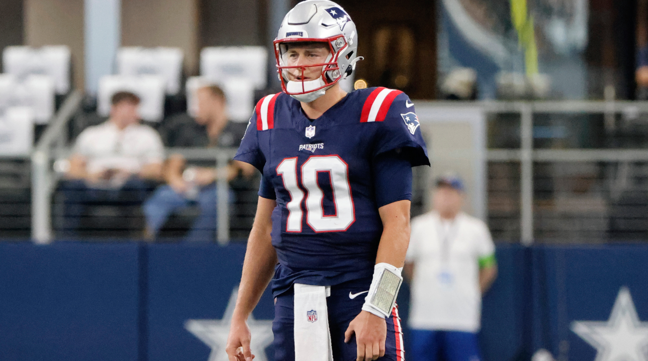 New England Patriots quarterback Mac Jones looks to the sideline in the first half of an NFL football game against the Dallas Cowboys in Arlington, Texas, Sunday, Oct. 1, 2023. (AP Photo/Michael Ainsworth)   