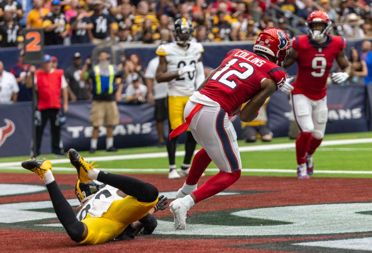 Collins scores a touchdown against the Pittsburgh Steelers in Week 4.