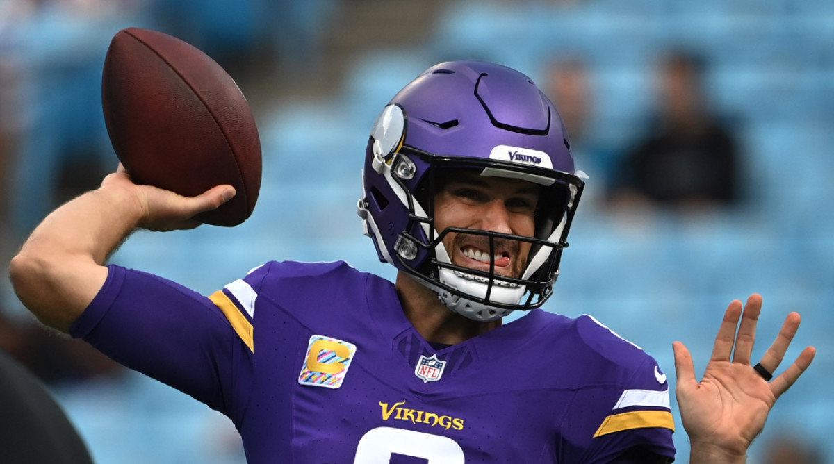 Vikings quarterback Kirk Cousins warms up before a game.