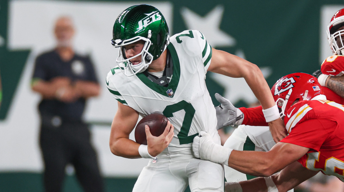 Jets quarterback Zach Wilson breaks away from a tackle