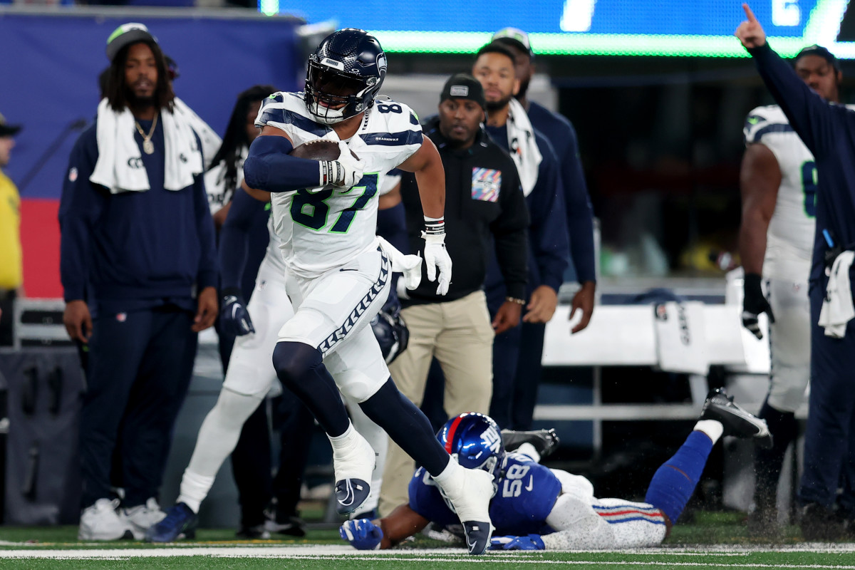 Seahawks TE Noah Fant catches a pass against the Giants on Monday Night Football in Week 4.
