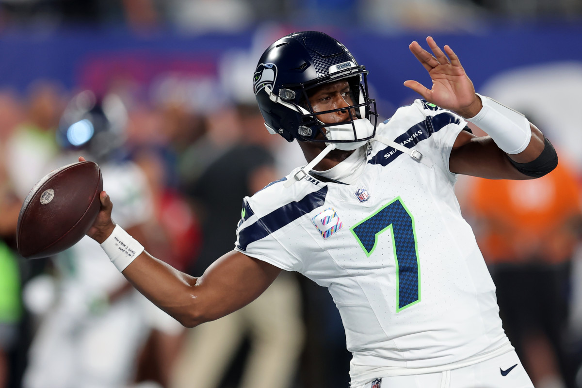 Geno Smith Injured, Seattle Seahawks Lead New York Giants at Halftime -  Sports Illustrated Seattle Seahawks News, Analysis and More