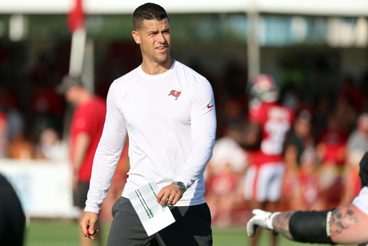 Jul 30, 2023; Tampa, FL, USA; Tampa Bay Buccaneers offensive coordinator Dave Canales during training camp at AdventHealth Training Center. Mandatory Credit: Kim Klement-USA TODAY Sports