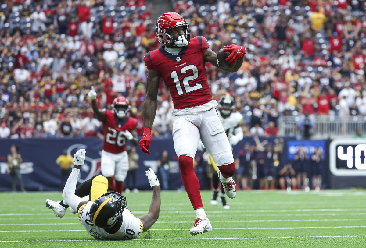 Texans Nico Collins scores a touchdown.