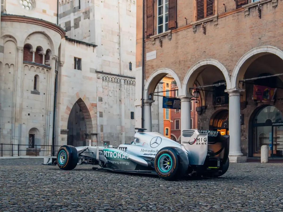 Lewis Hamilton's First Race-Winning Mercedes F1 Car Sold for Record Price  in Las Vegas - autoevolution