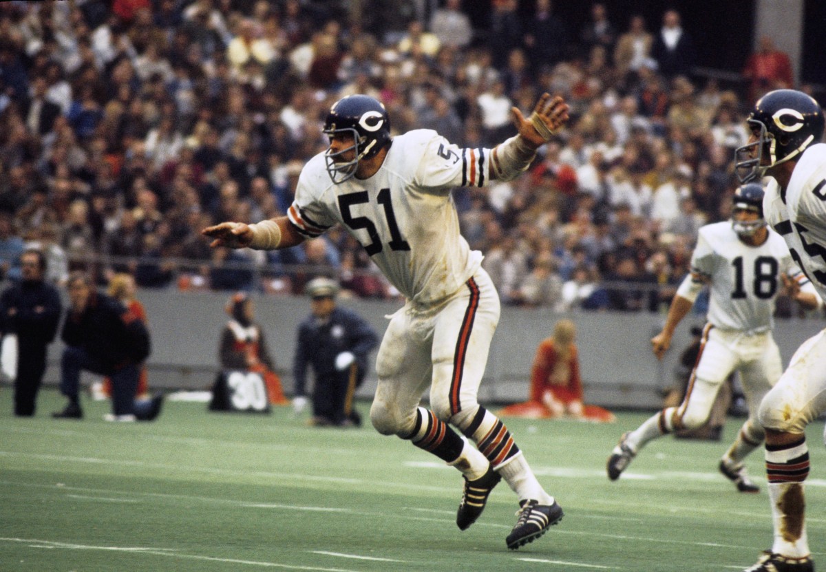 Chicago Bears linebacker Dick Butkus (51) in action at Busch Stadium.
