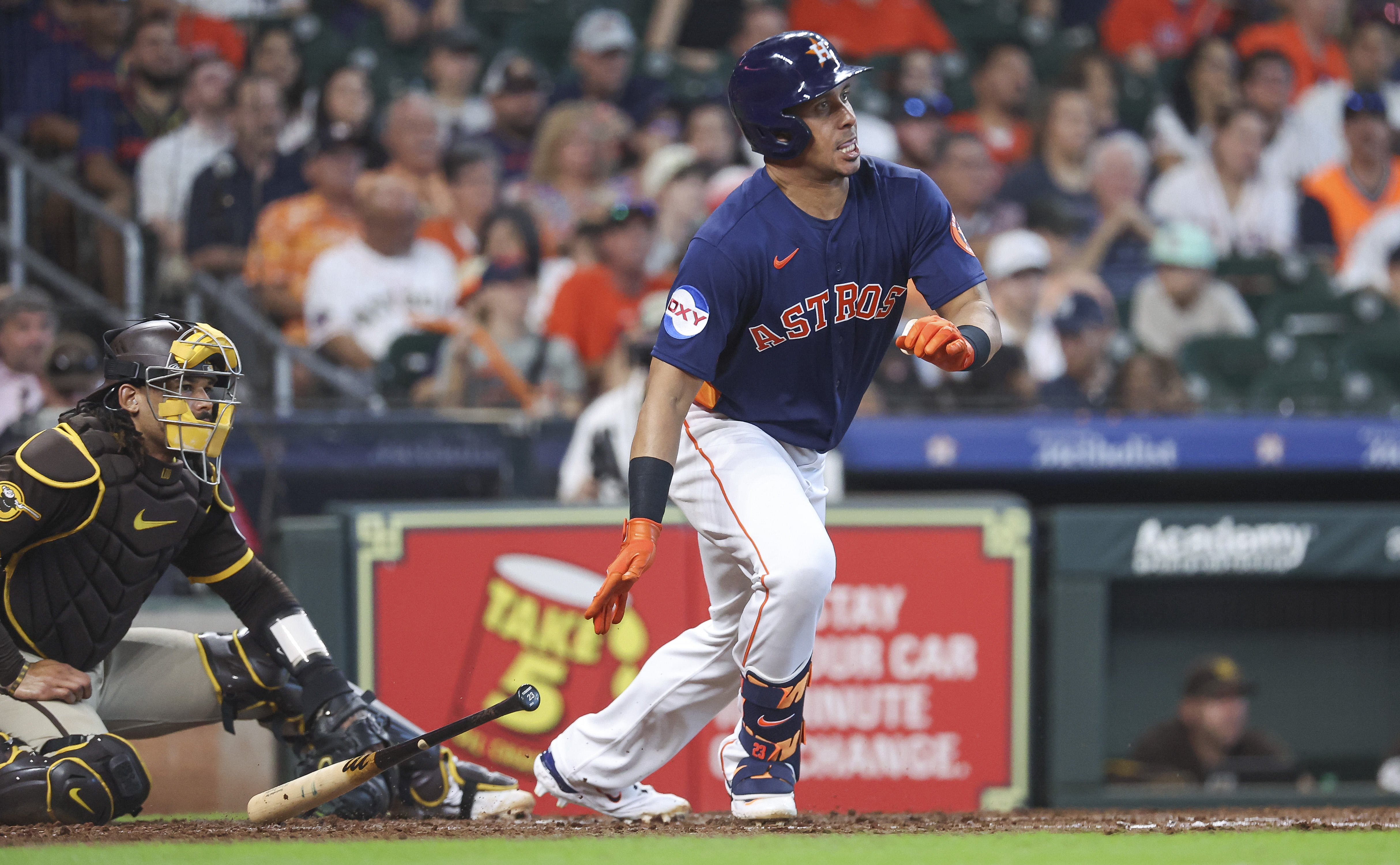 Houston Astros put outfielder Michael Brantley on IL with knee soreness 