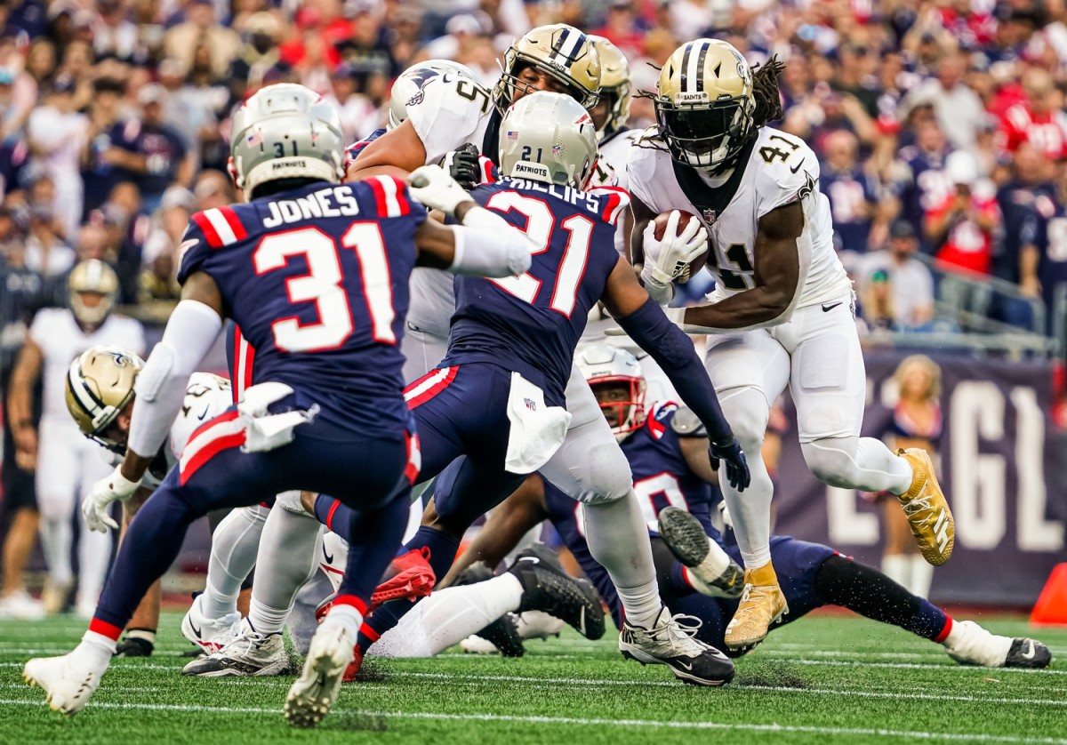 Sep 26, 2021; New Orleans Saints running back Alvin Kamara (41) runs the ball against the New England Patriots. Mandatory Credit: David Butler II-USA TODAY