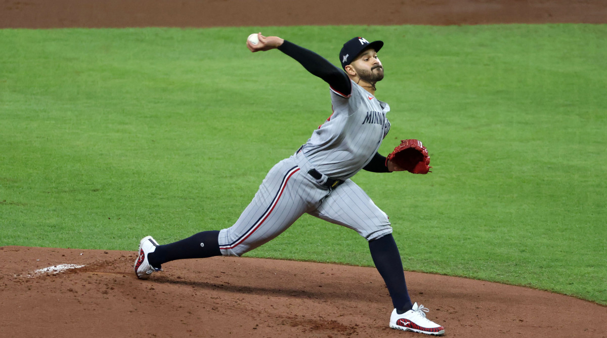 Pablo Lopez pitching for the Twins.