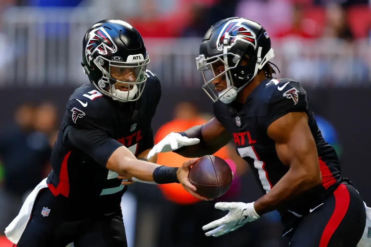 Bijan Robinson is on pace to set the Atlanta Falcons' rookie rushing record with 1,135 yards.