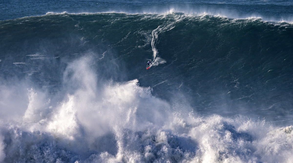 Tony Laureano surfing in Nazaré.