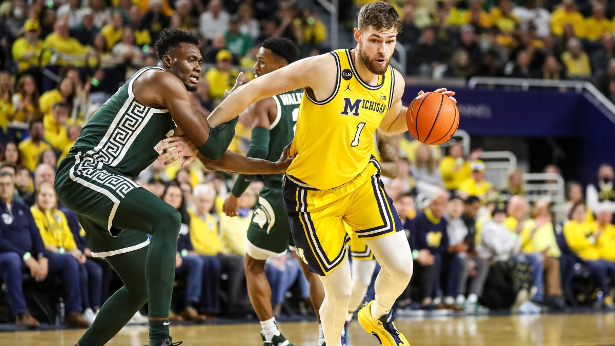 Former Michigan center Hunter Dickinson dribbles against Michigan State center Mady Sissoko.