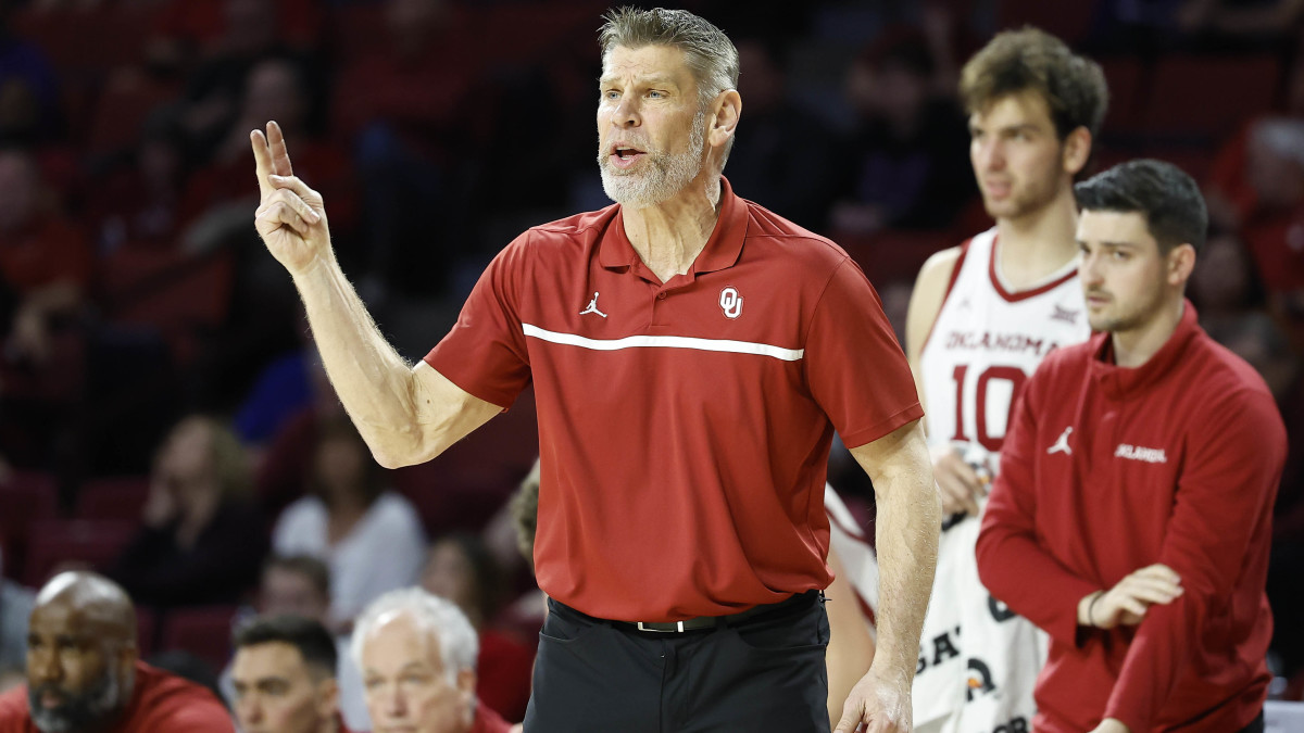 Oklahoma Sooners head coach Porter Moser.