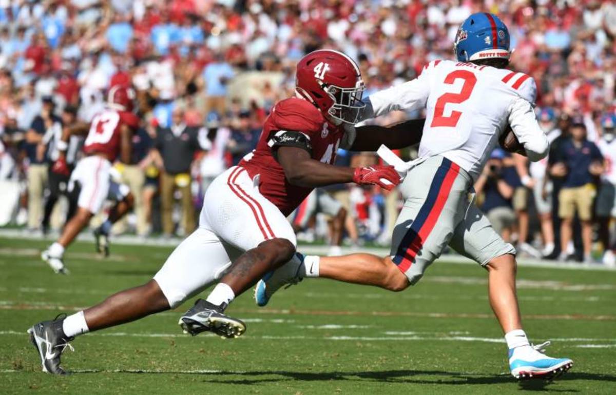 Alabama edge defender Chris Braswell