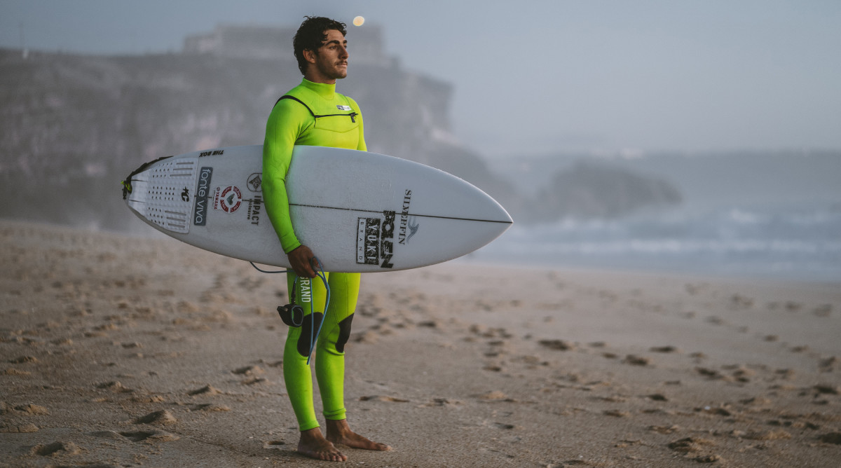 Tony Laureano on Praia do Norte