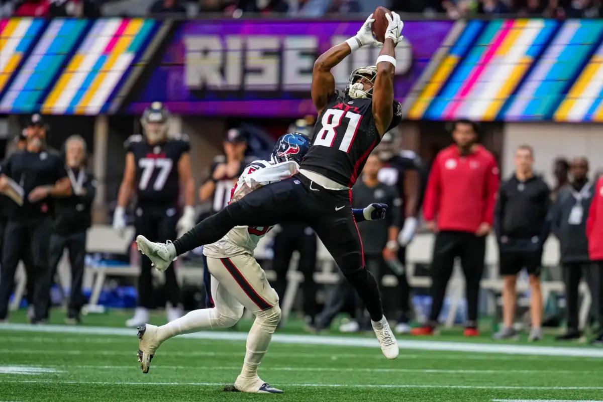 Falcons tight end Jonnu Smith makes a leaping grab against the Houston Texans.