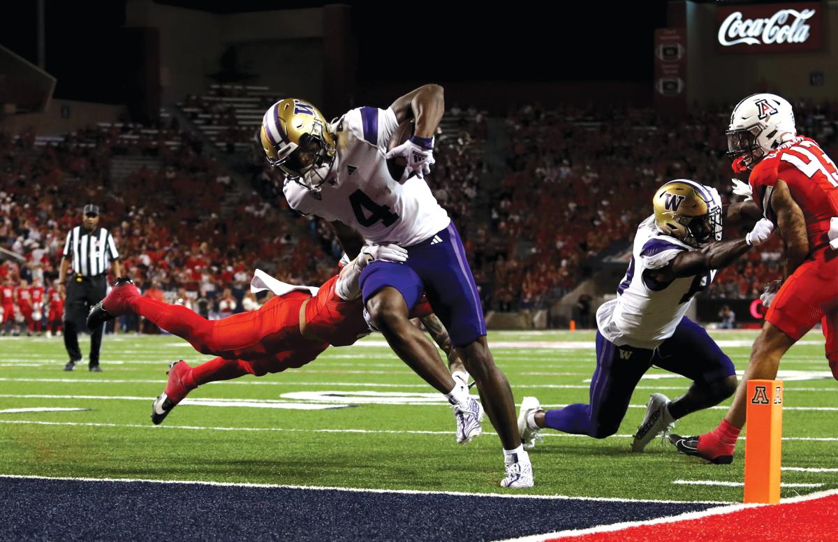 Washington Huskies wide receiver Germie Bernard scores a touchdown