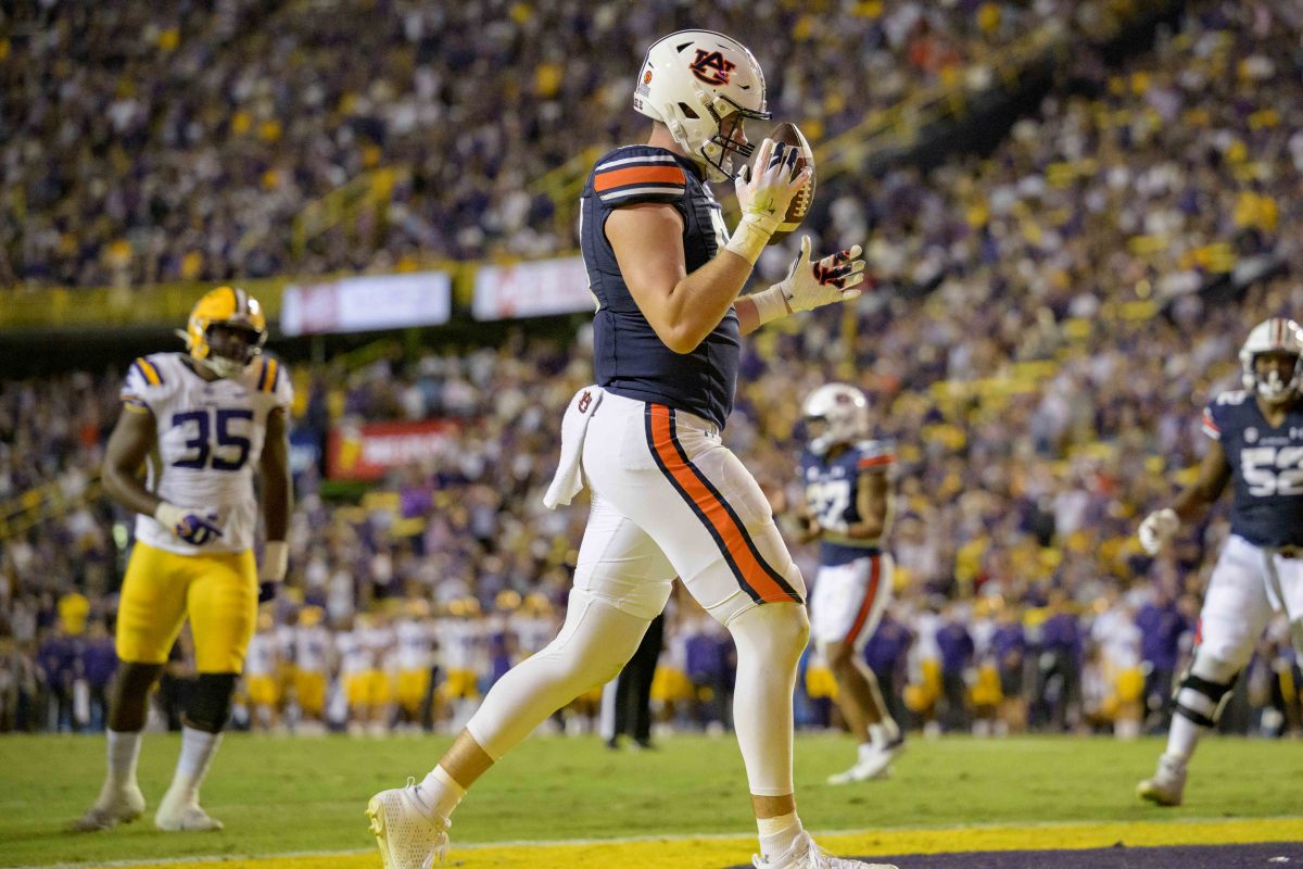 Oct 14, 2023; Baton Rouge, Louisiana, USA; Auburn Tigers tight end Brandon Frazier (87) scores a two-point conversion against the LSU Tigers during the fourth quarter at Tiger Stadium. Mandatory Credit: Matthew Hinton-USA TODAY Sports  